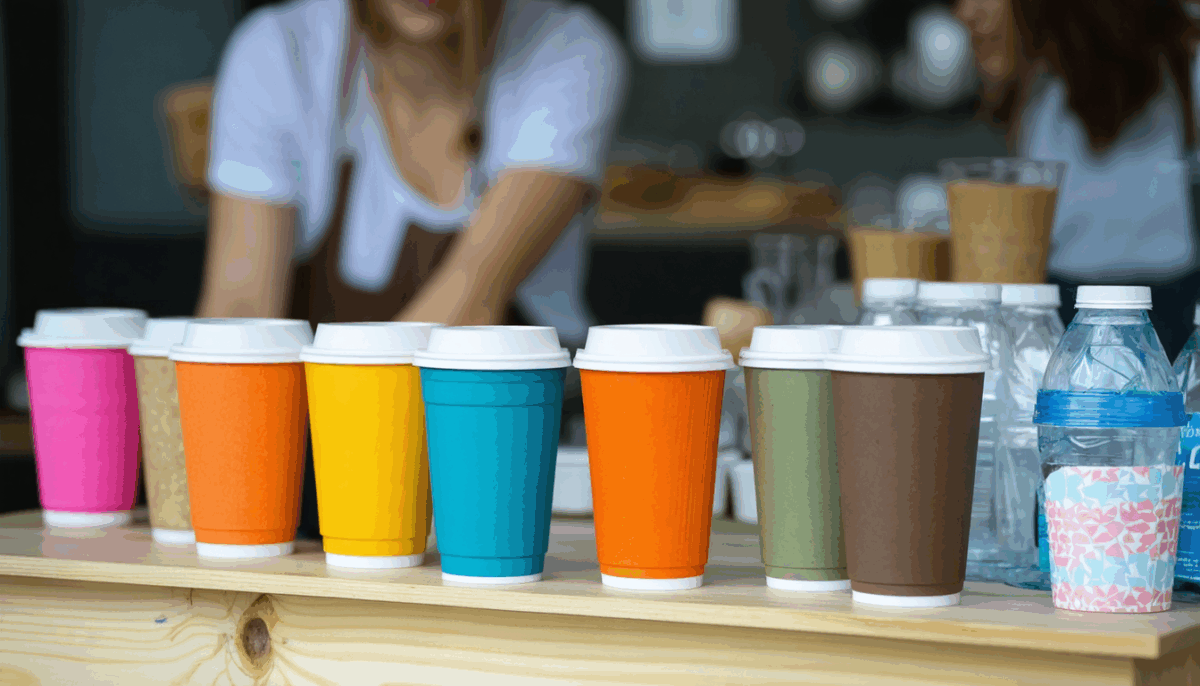 découvrez si les gobelets en plastique personnalisés peuvent être recyclés, quelles sont les règles de tri à respecter et comment adopter des alternatives plus écologiques pour vos événements.